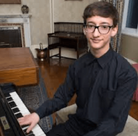 You are currently viewing Lunchtime Concerts – Thursday 5 June – Firoze Madon Piano
