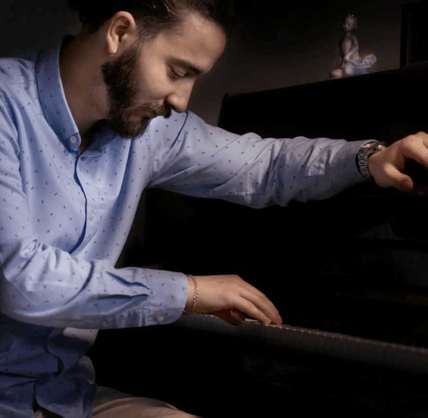 You are currently viewing Lunchtime Concerts – Thursday 23 October – Diego Rodriguez Hart Piano